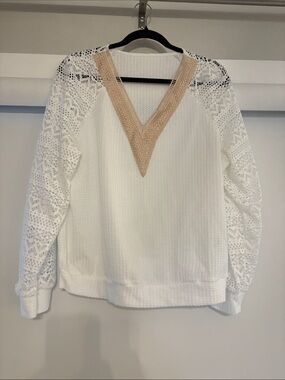 Women’s White Lace Sleeve Long-Sleeve Top with Beige V-Neck Accent